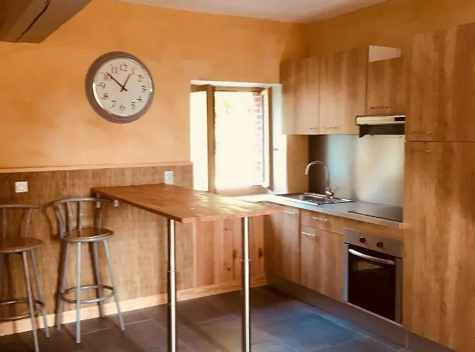 La Metairie Holiday home Mons (Auvergne)